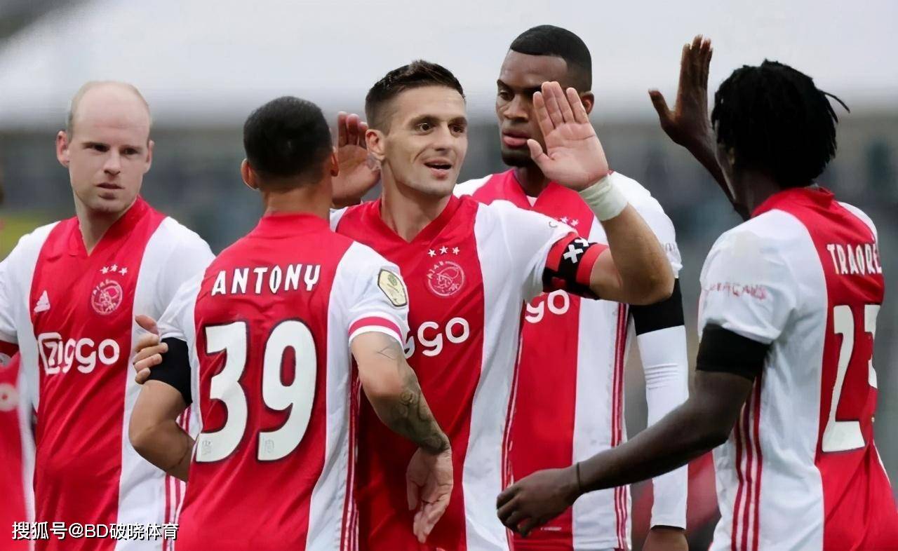 他在队内不 他在队内不