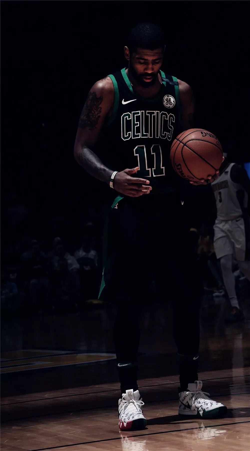 他会主动与 他会主动与